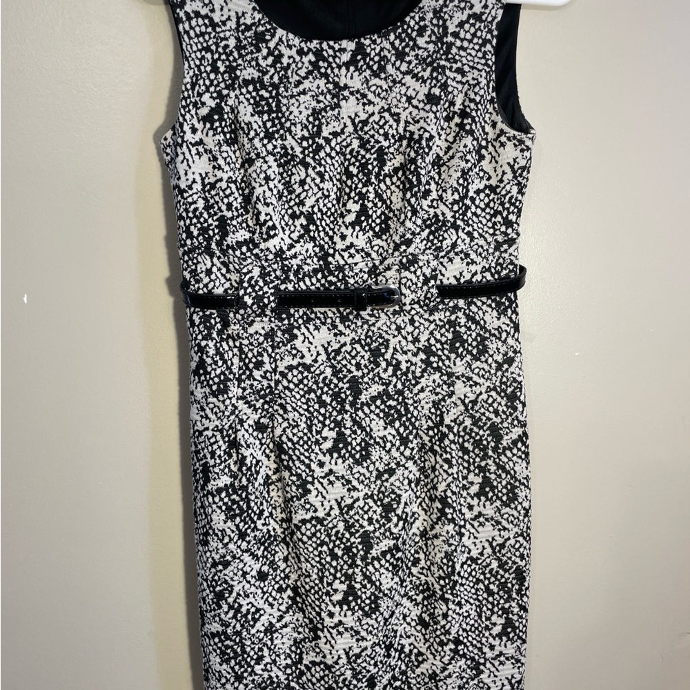 Sandra Darren Elegant Black and White Patterned Dress